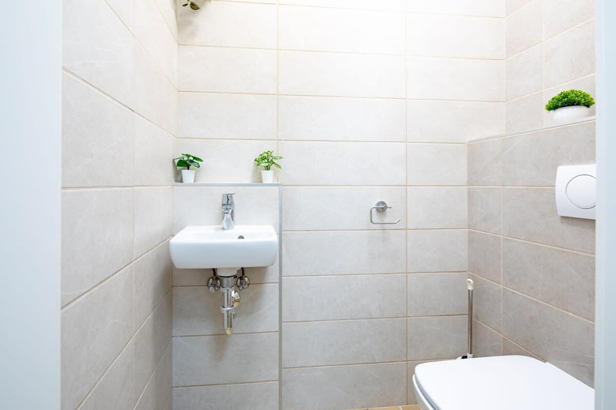 Free Parking - Balcony - Sunny - New Lejlighed Budapest Eksteriør billede